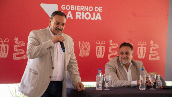 El gobernador Ricardo Quintela otorgó recategorizaciones a trabajadores del Registro de la Propiedad Inmueble y de la Dirección General de Catastro 